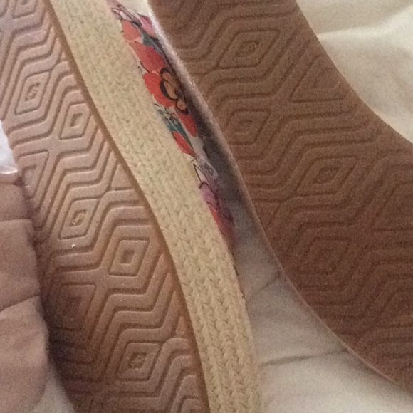 Toms Women's Vibrant Floral Wedges - Picture 3 of 4